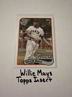 Willie Mays San Francisco Giants Hall of Fame Centerfielder Topps Short Print Insert Card.