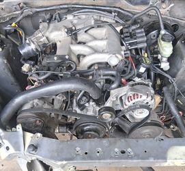 VERY GOOD 2001 FORD 3.8 V-6 MOTOR AND 5-SPEED TRANSMISSION