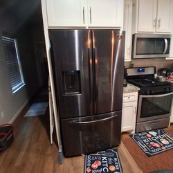 💥French Door Refrigerator w/ ice & water-clean-must go .