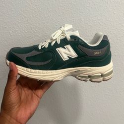 5.5Y New Balance 2002R Nightwatch Green Vintage Leather