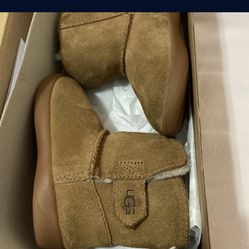 Kids Ugh Boots Size 7