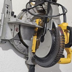 Dewalt 12' Like New Miter Saw 