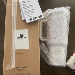 Stanley Water Bottle 40 oz New NWT in Box Fast Ship 