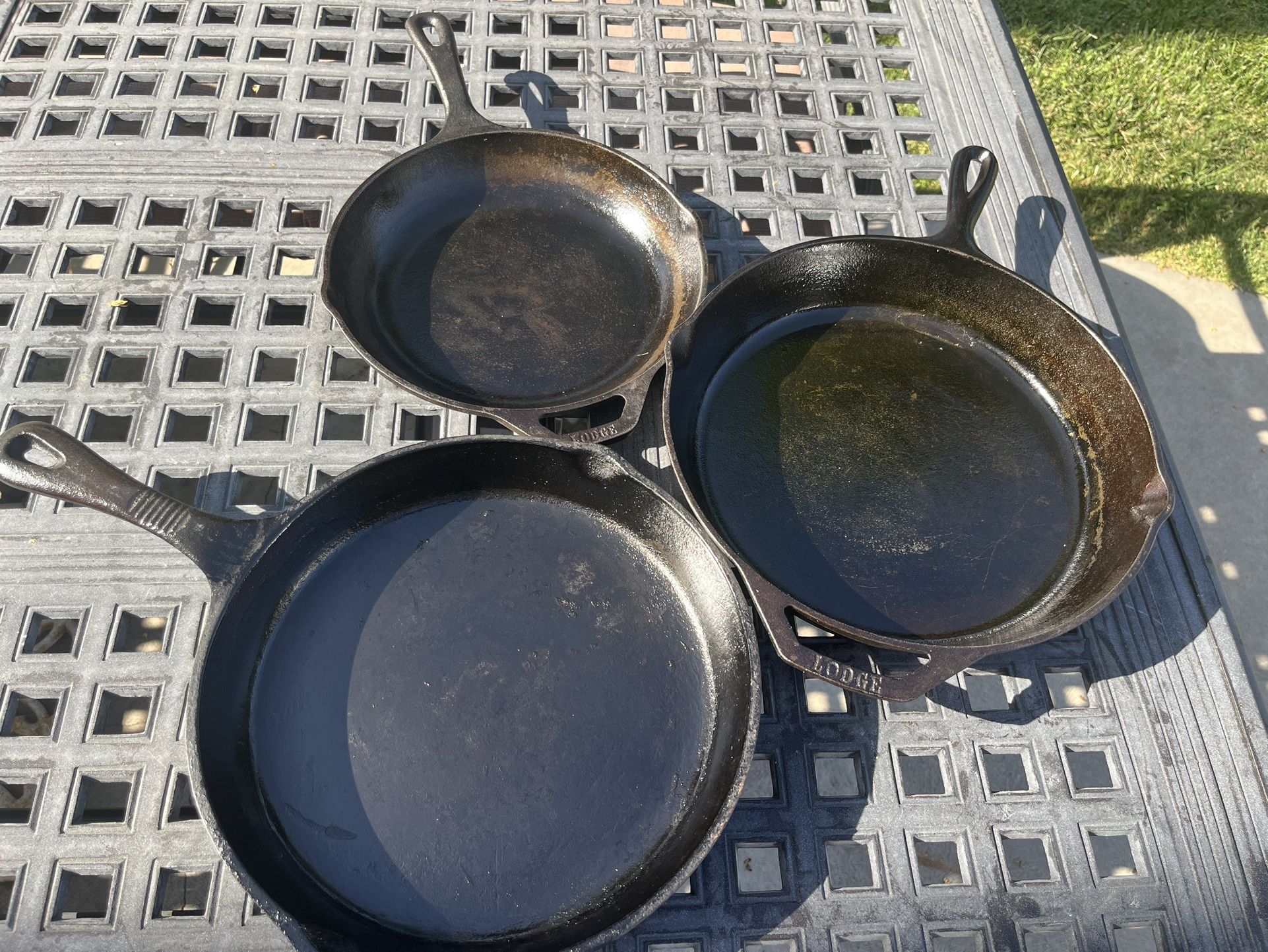1 Lodge USA 10SK 6” Iron Skillet. 1 Benjamin 11 1/2 Iron Skillet 2 Piece Lodge Set With Lid 4”