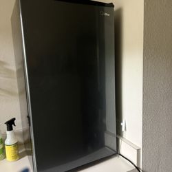 Midea Compact Refrigerator, 3.3 cu ft,