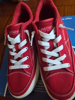 Sketchers Tennis Shoes