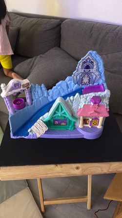 2 little people frozen toys