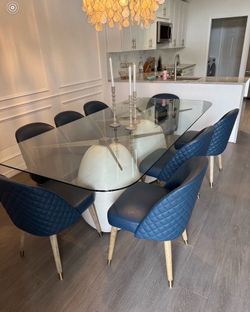 Make a bold statement with this high-end, stunning dinning room set.