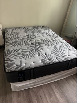 Sealy Posturepedic Plus Queen Mattress
