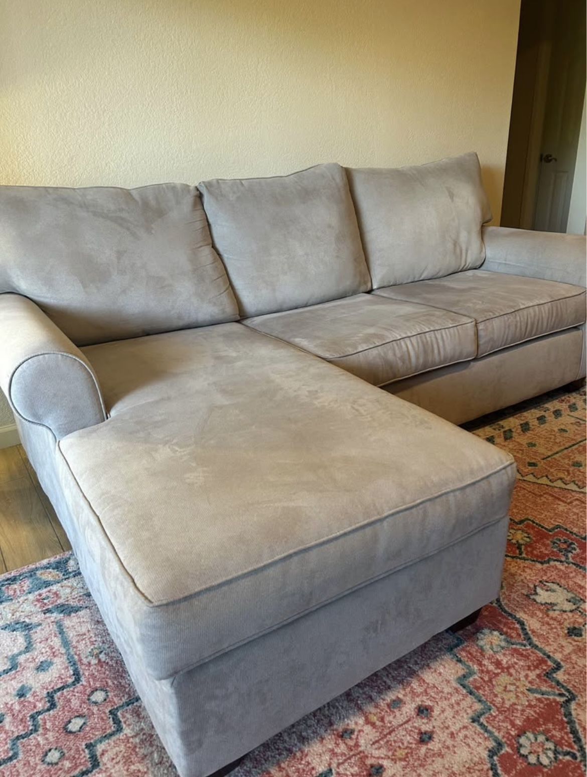 Sofa with reversible chaise
