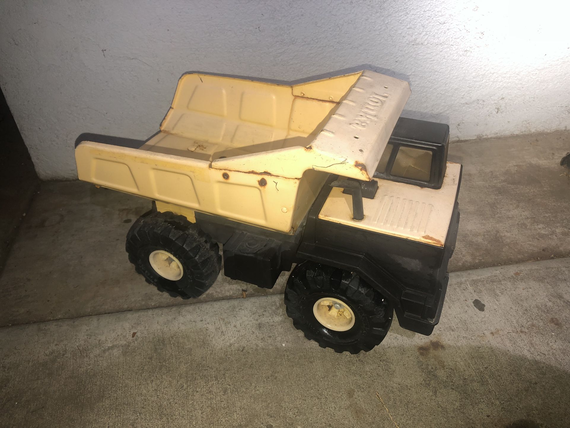 Vintage Large Tonka Dump Truck