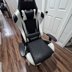 Evoko Black/White Gaming Chair