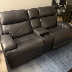 Living Spaces Sectional Electric Recliner 