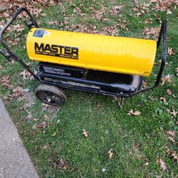 Master 135,000 BTU Kerosene Forced Air Heater with Thermostat - MH-135T-KFA