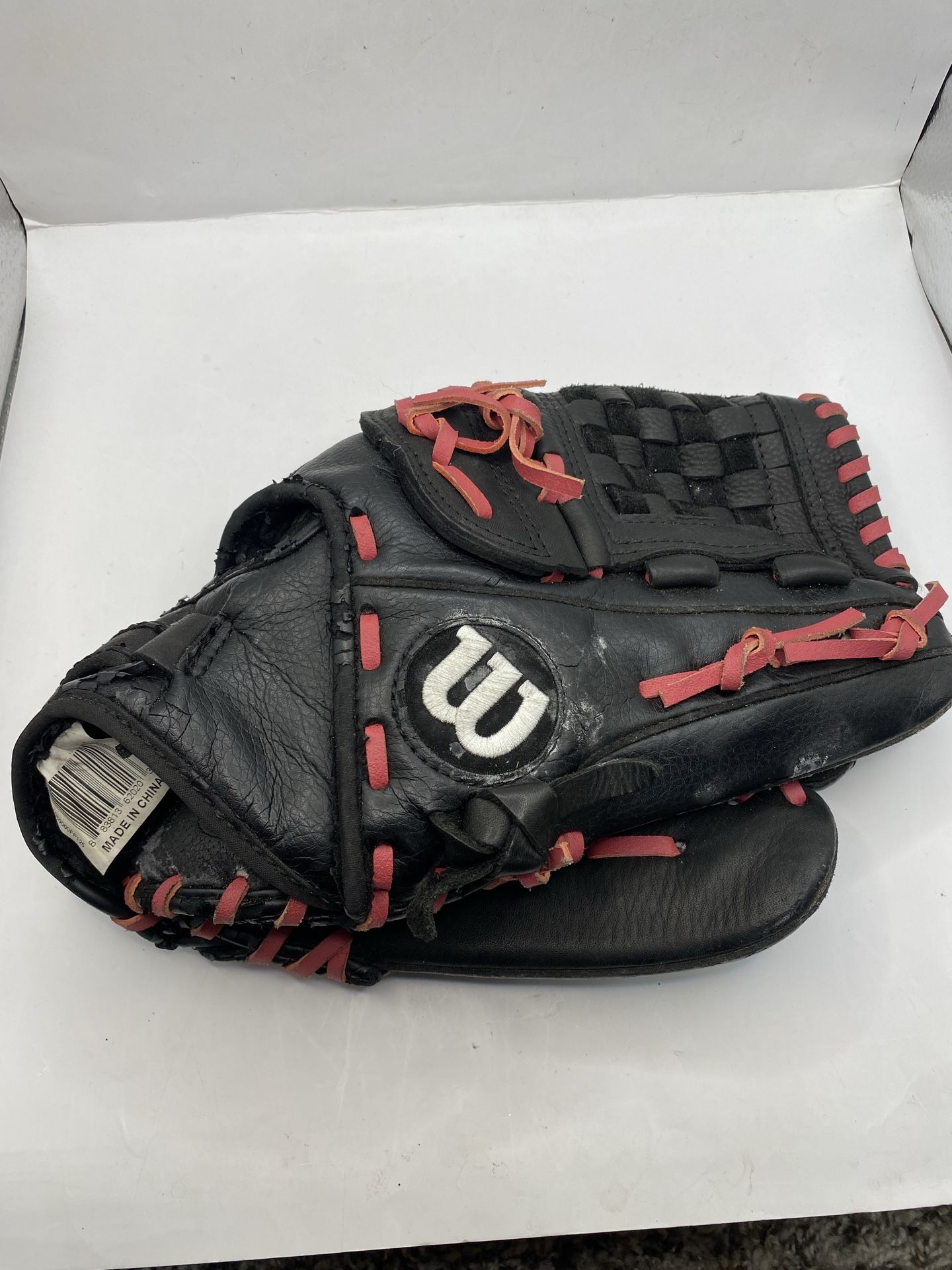 Wilson RH Right Hand Throw Baseball Glove Model A0600 FP125 - 12.5" - Black pink