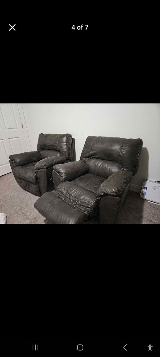 2 Recliner Chairs