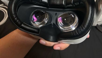 Oculus quest 2 VR headset with link cable