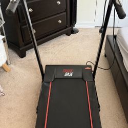 is a SereneLife SLFTRD18 Smart Digital Folding Exercise Treadmill. •