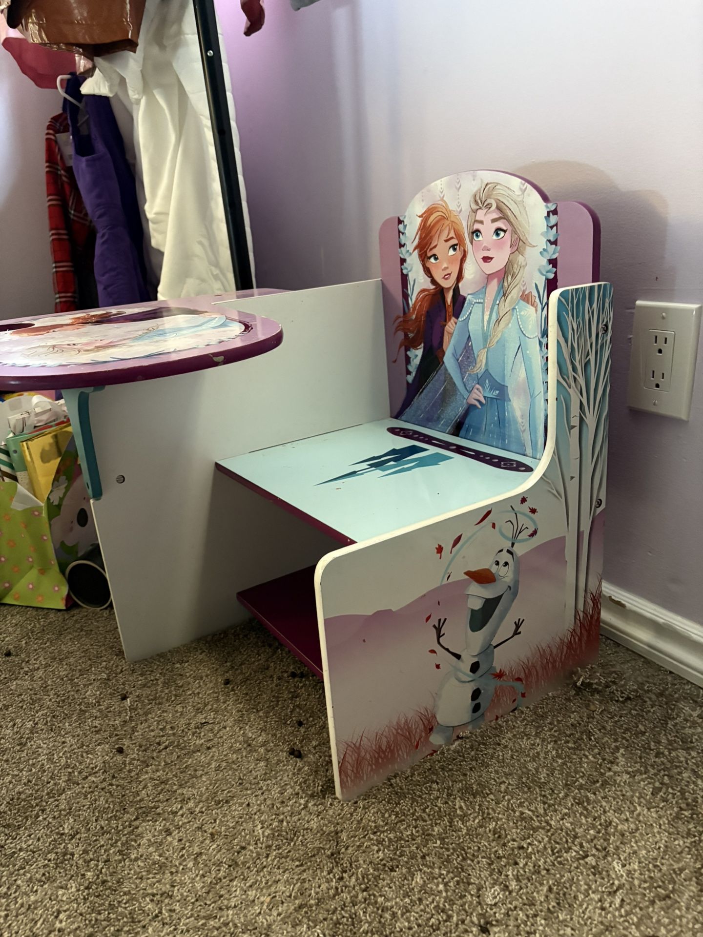 Frozen Toddler Desk