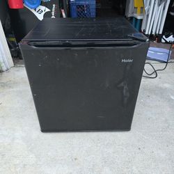 Haier Mini Fridge 1.7 Cu Ft