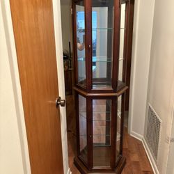Vintage Pulaski Furniture Curio Cabinet 