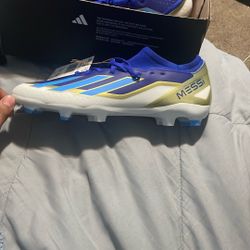 Messi Cleats Size 11 Men’s Size 12 Wmns