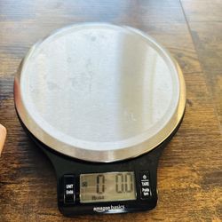 Amazon Basics LCD display Kitchen Scale