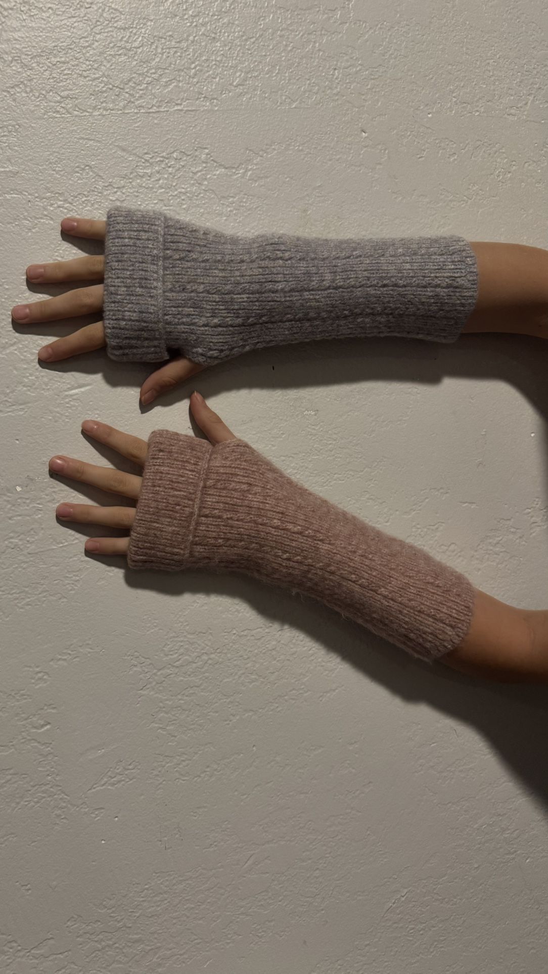 NEW Cozy Knit Arm Warmers / Fingerless Gloves β Soft & Stylish