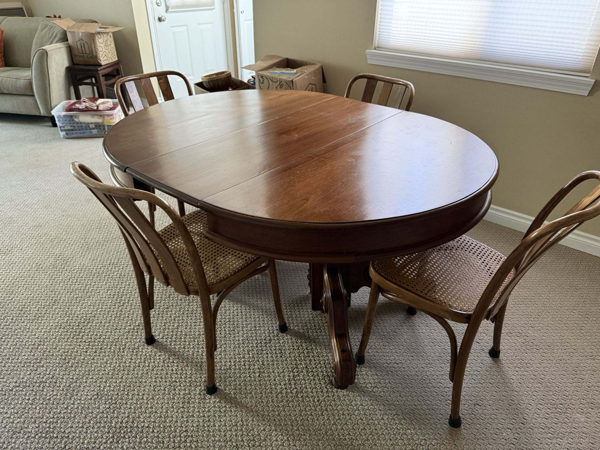Dining Table & 6 Chairs