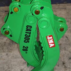 Mini Excavator CAT 305 Manual Grapple 20 inch. It Fits with 4-5 Tons Machine. Without the Pins.