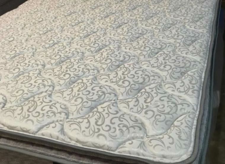 King Mattress, Take it with $40 down! Awesome Deal!