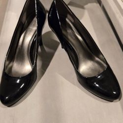 Bandolino Woman's Patent Leather Pump Black Color