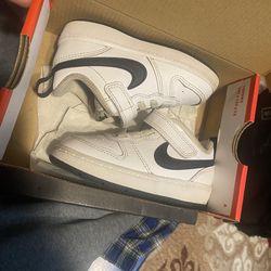 6c Toddlers Nike shoes