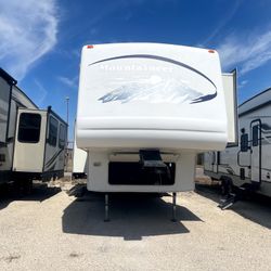 2005 Keystone Montana  Mountaineer 329RL