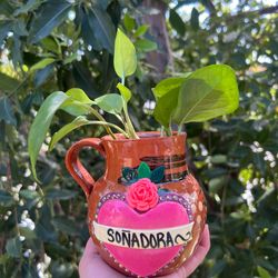 Hermosa y natural plantita saludable $33 en Jarrito de Barro importado de Mexico