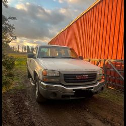 GMC Sierra 2004 V8 2D