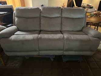 Electric recliner couch