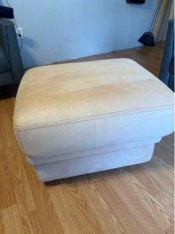 Light pink ottoman