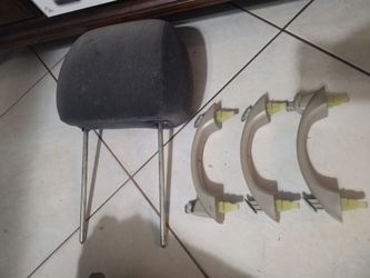 99-06 Headrest and grab handles