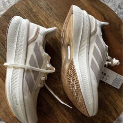UltraBoost 5X Women’s Size 7 NEW
