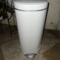 Munchkin Diaper Pail