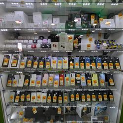 Phones Tablets Computer MacBook Airpods Headphones iPhone Samsung 