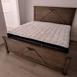 6 Piece Bedroom Set. Solid Wood.