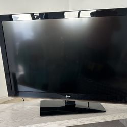 40” LG TV