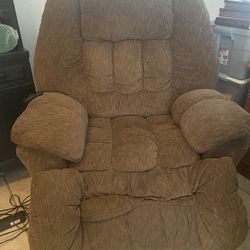 Recliner that lifts & lays flat