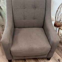 🪑 Stylish Gray Accent Chair – MUST SELL ASAP!