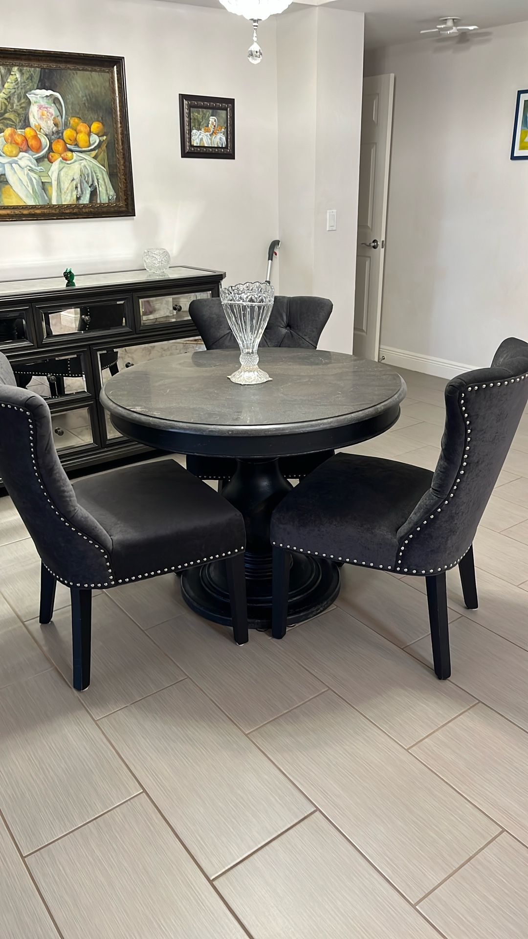 Beautiful Unique Round Table And 4 Chairs. Like New. Never Used.