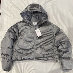 Nike Women’s Sportswear Swoosh Series Therma-FIT Down Puffer Jacket
