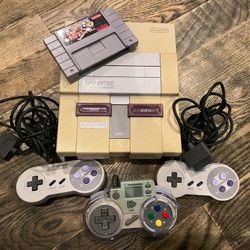 Old School Super Nintendo NES Video Game System Model SNS-001 with controllers!