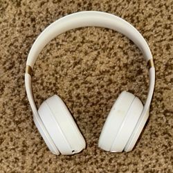 White and Gold Beats Solo 4